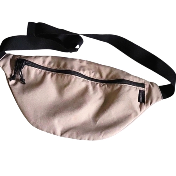 H&M Other - H&M Crossbody Belt Bag